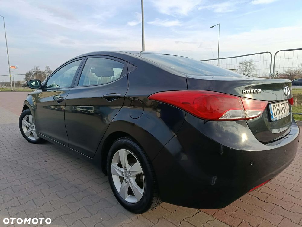 Hyundai Elantra 1.6 Comfort - 3