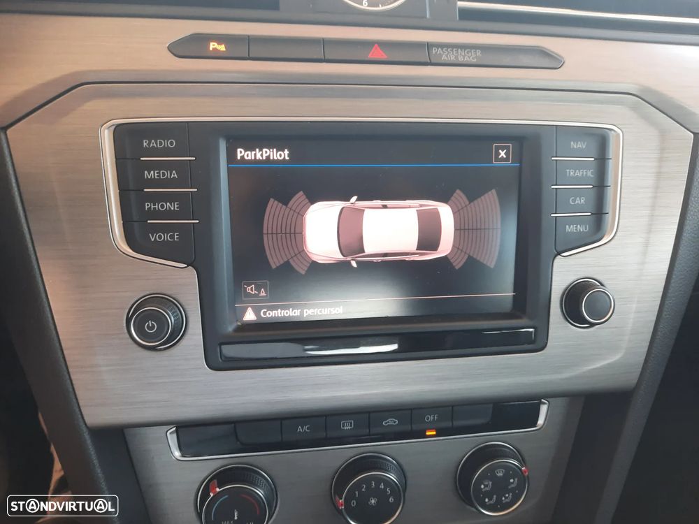 VW Passat 1.6 TDI BlueMotion - 30