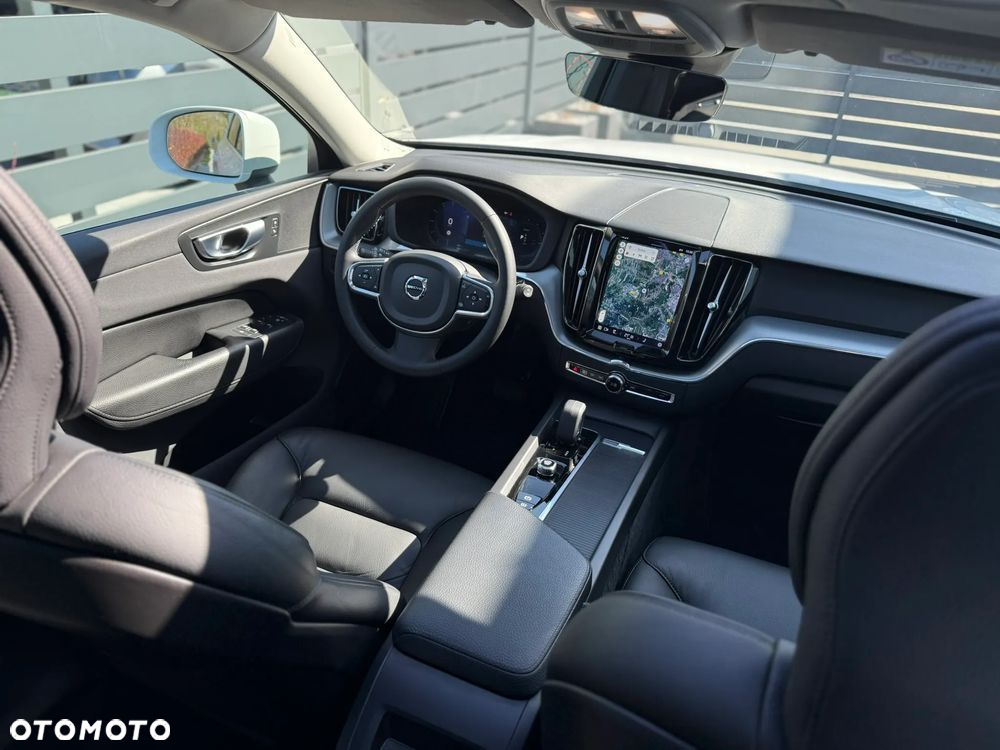 Volvo XC 60 T6 AWD Plug-in Hybrid Plus Bright - 26