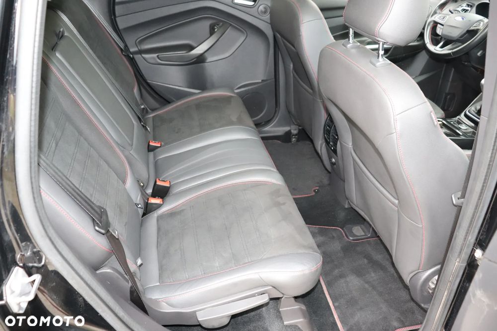 Ford Kuga 1.5 EcoBoost 2x4 ST-Line - 32