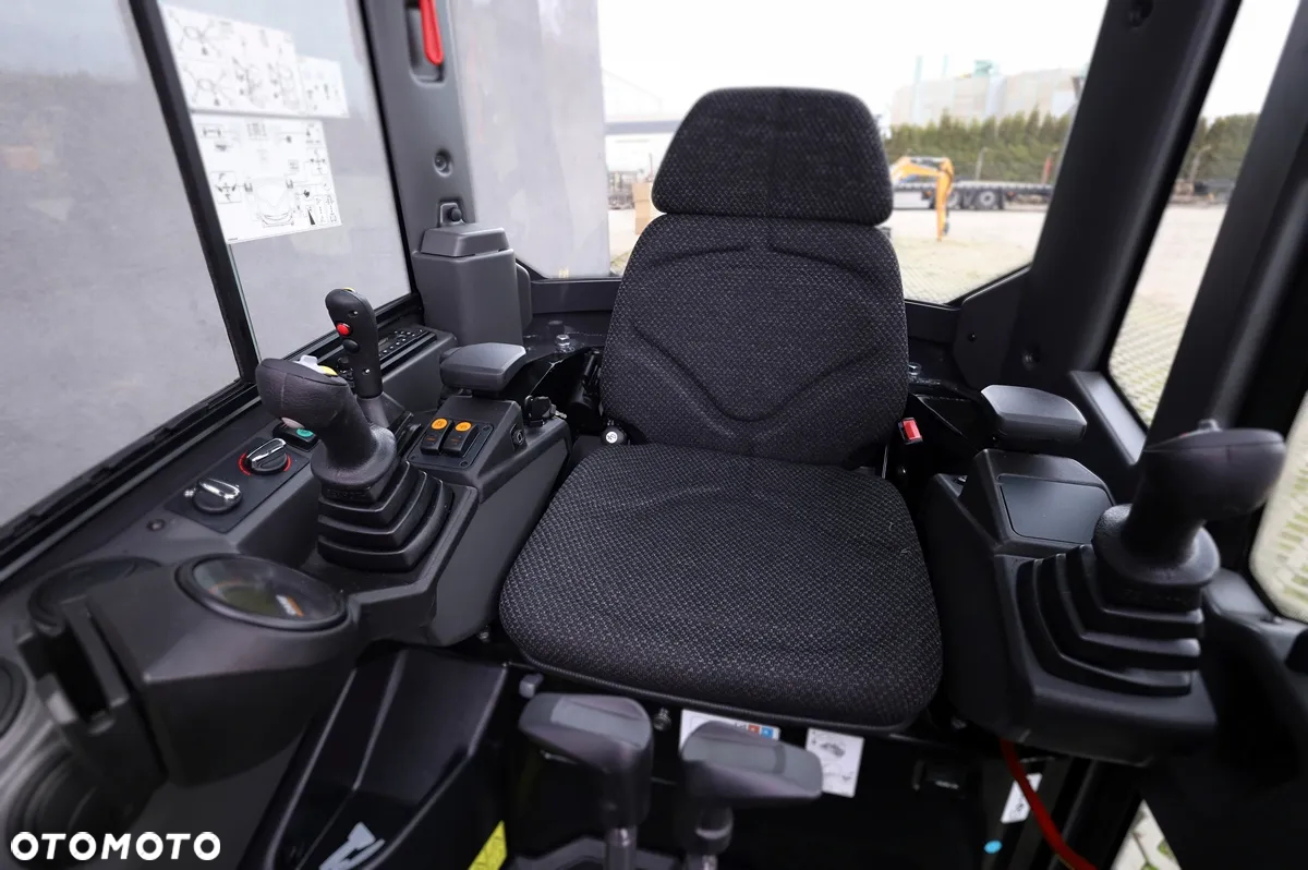 Case CX19D nowa nieużywana od autoryzowanego dealera - 9