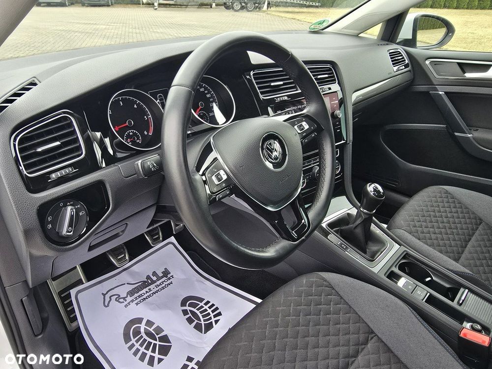 Volkswagen Golf - 17