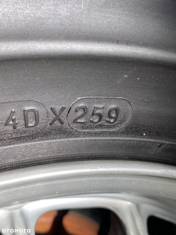 Mercedes-Benz W123 - 25