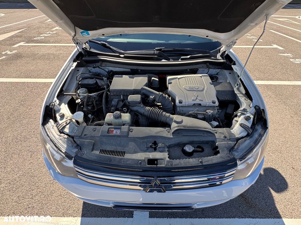 Mitsubishi Outlander - 6