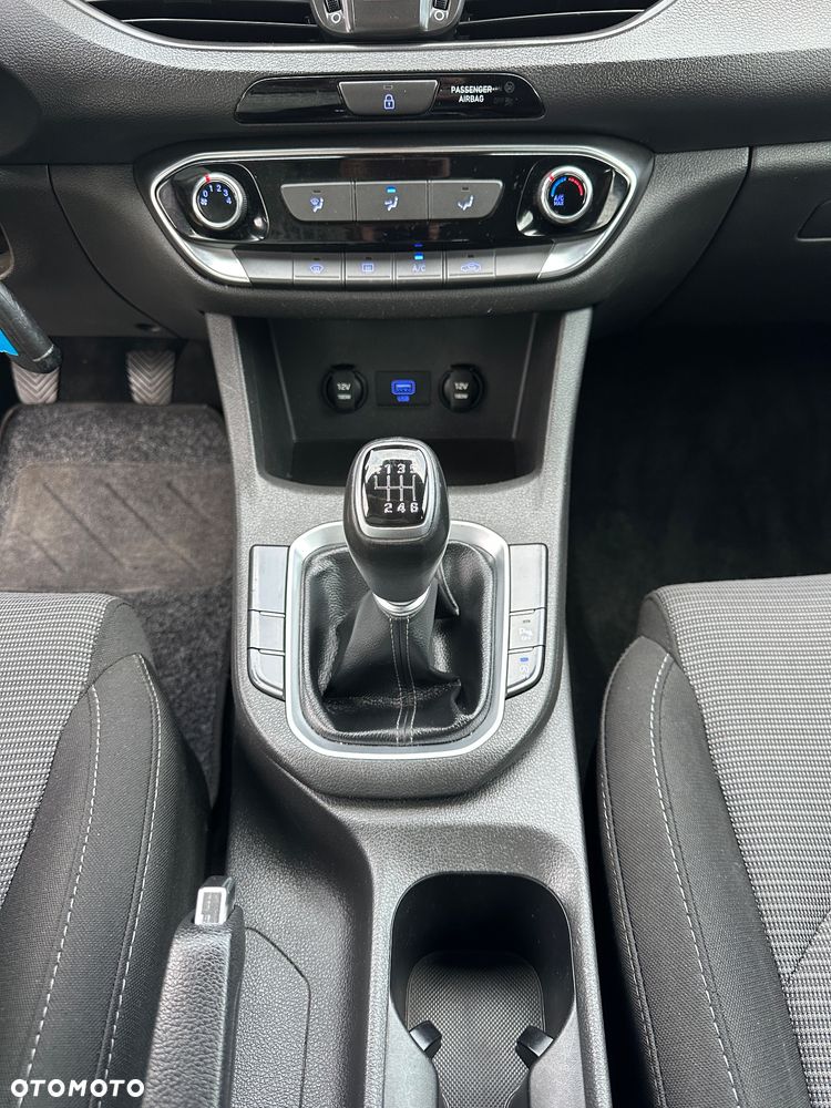 Hyundai i30 1.6 CRDI Intro - 30