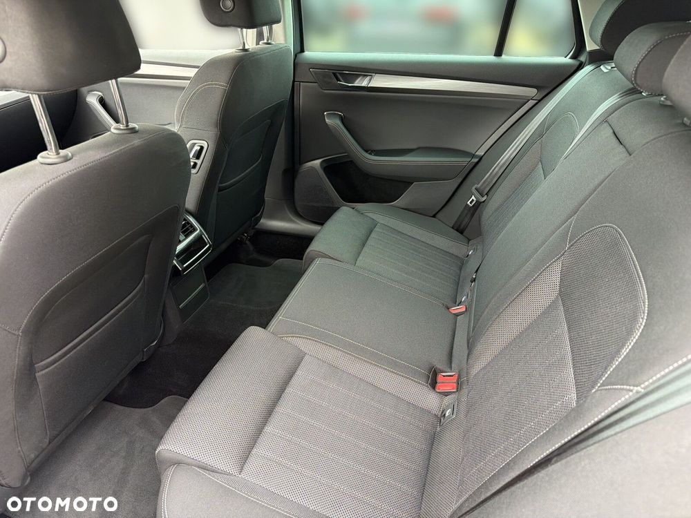 Skoda Superb 2.0 TDI SCR Style DSG - 35