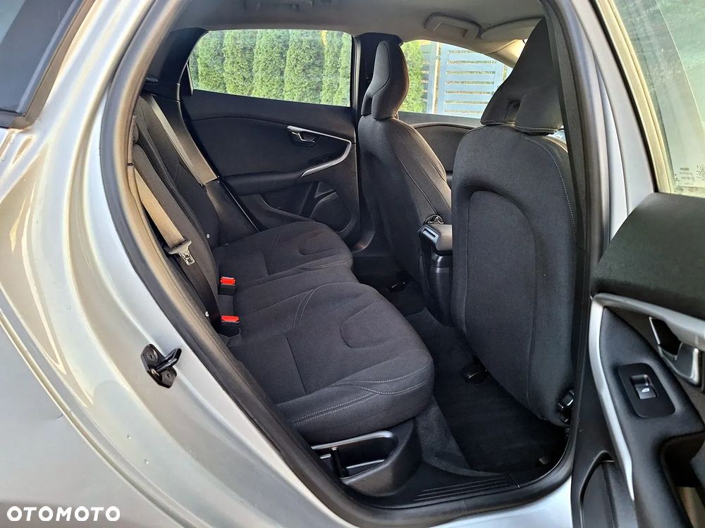 Volvo V40 D2 Kinetic - 24