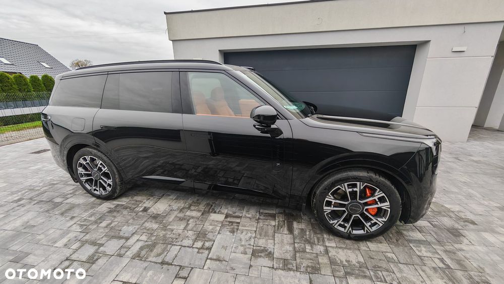 Lynk & Co 900 - 12