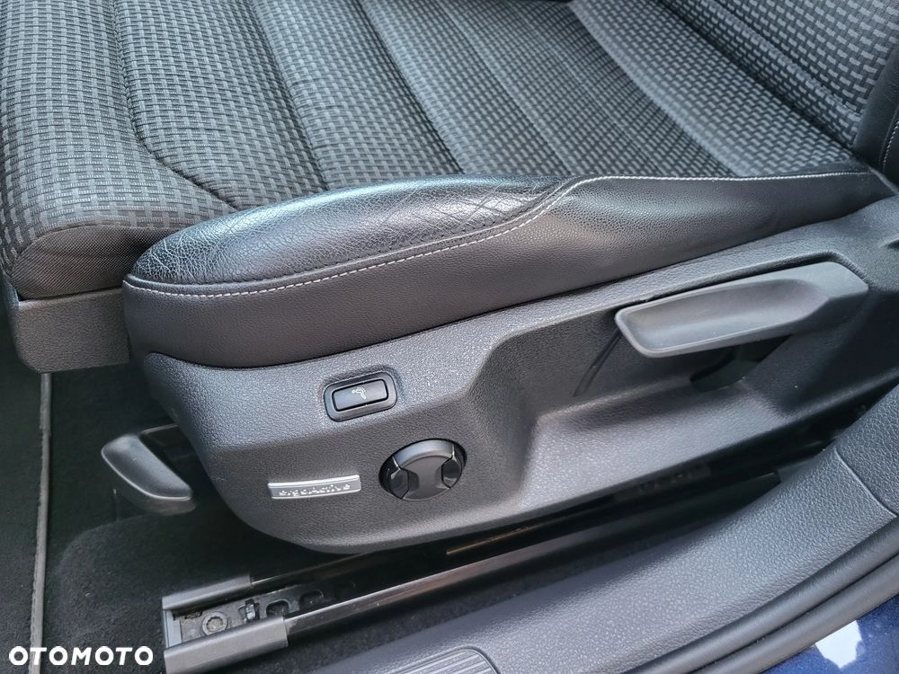 Volkswagen Golf - 11