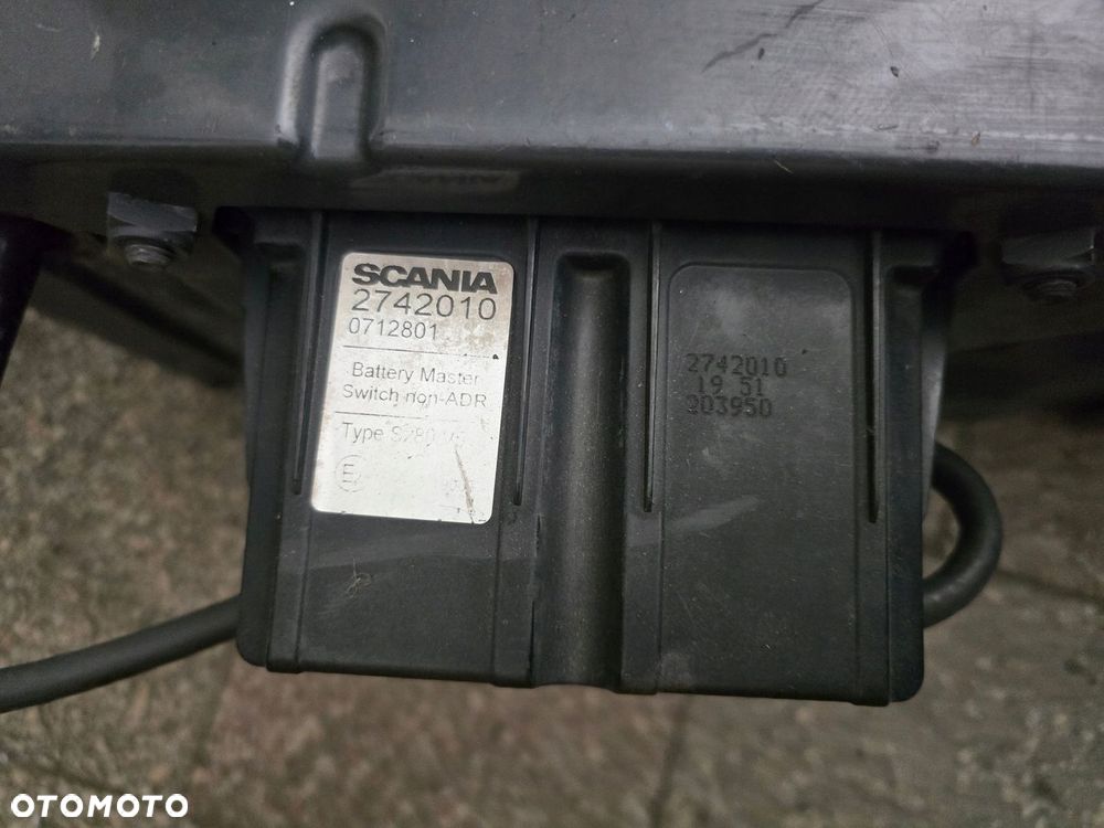 GŁÓWNY WŁĄCZNIK ZASILANIA SCANIA S R NTG 2742010