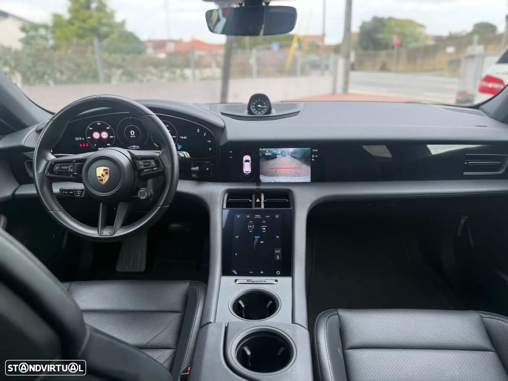 Porsche Taycan Sport Turismo - 18