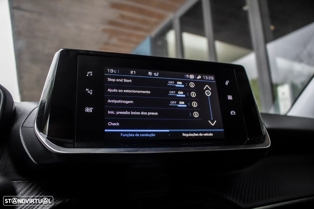 Peugeot 2008 1.2 PureTech Allure EAT8 - 37