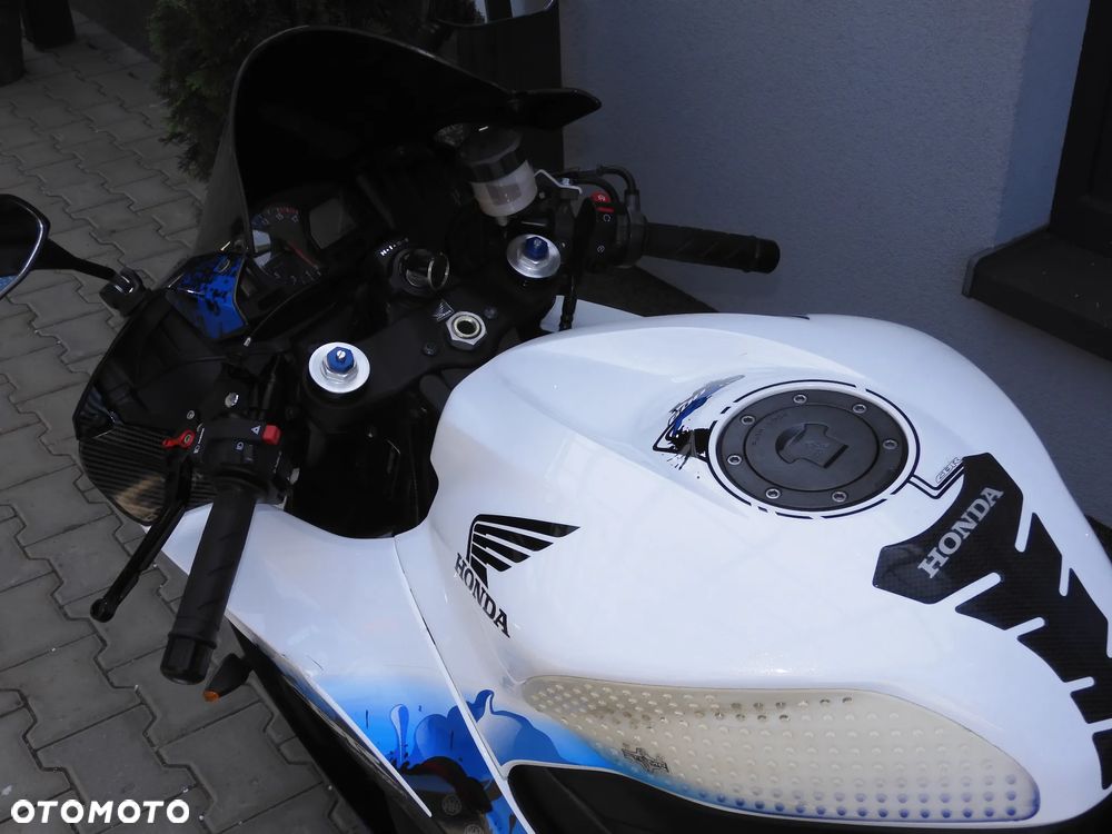 Honda CBR - 28