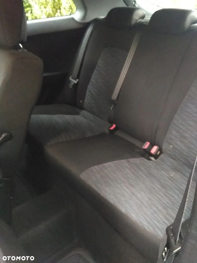Kia Ceed - 8