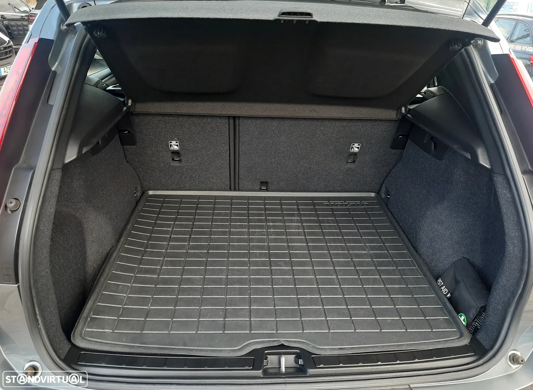 Volvo XC 40 1.5 T3 Tech Edition - 17