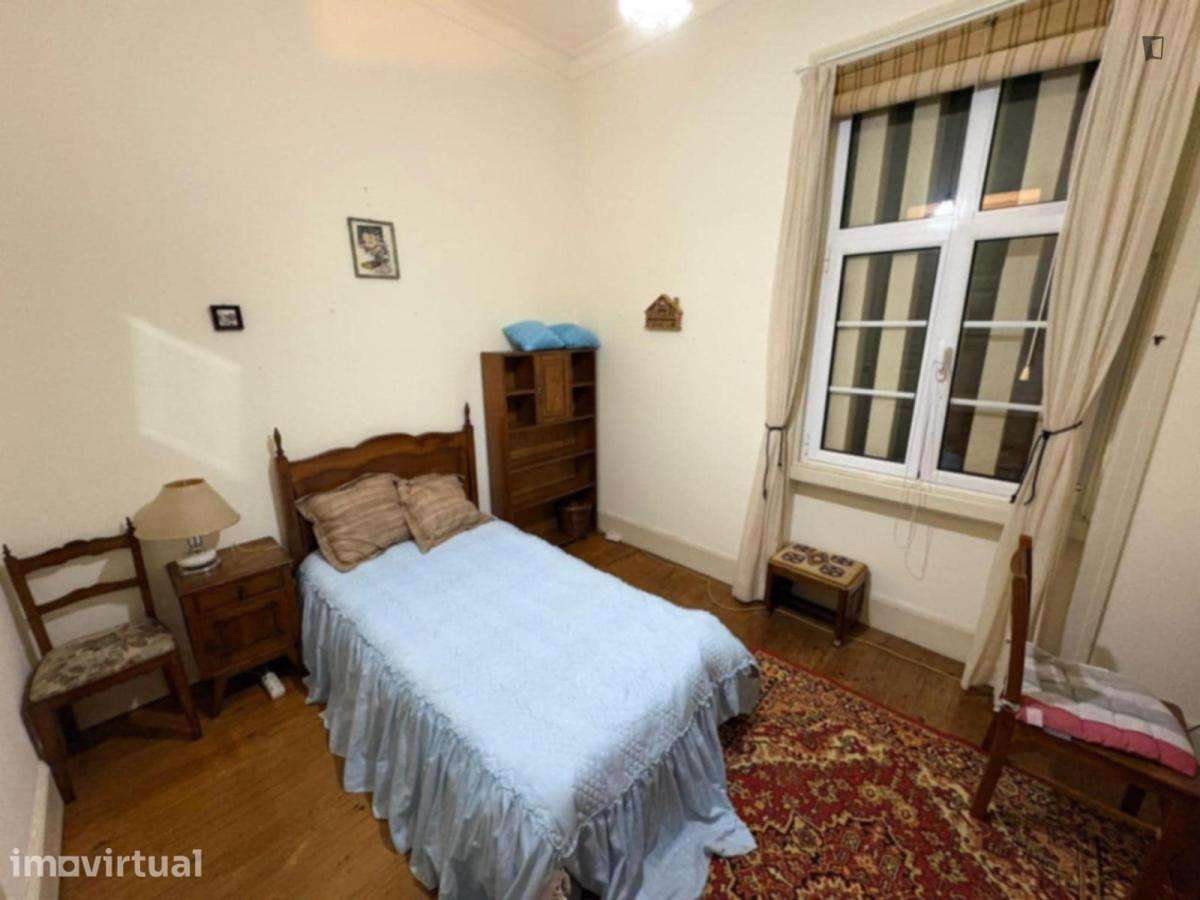 Quarto - localizado em Montes Claros Coimbra - Grande imagem: 4/4