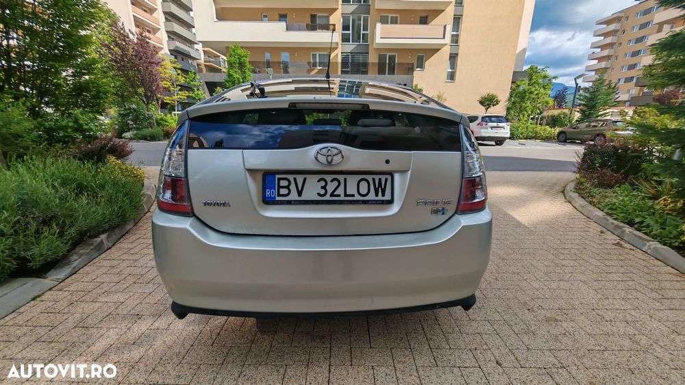 Toyota Prius (Hybrid) Executive - 3