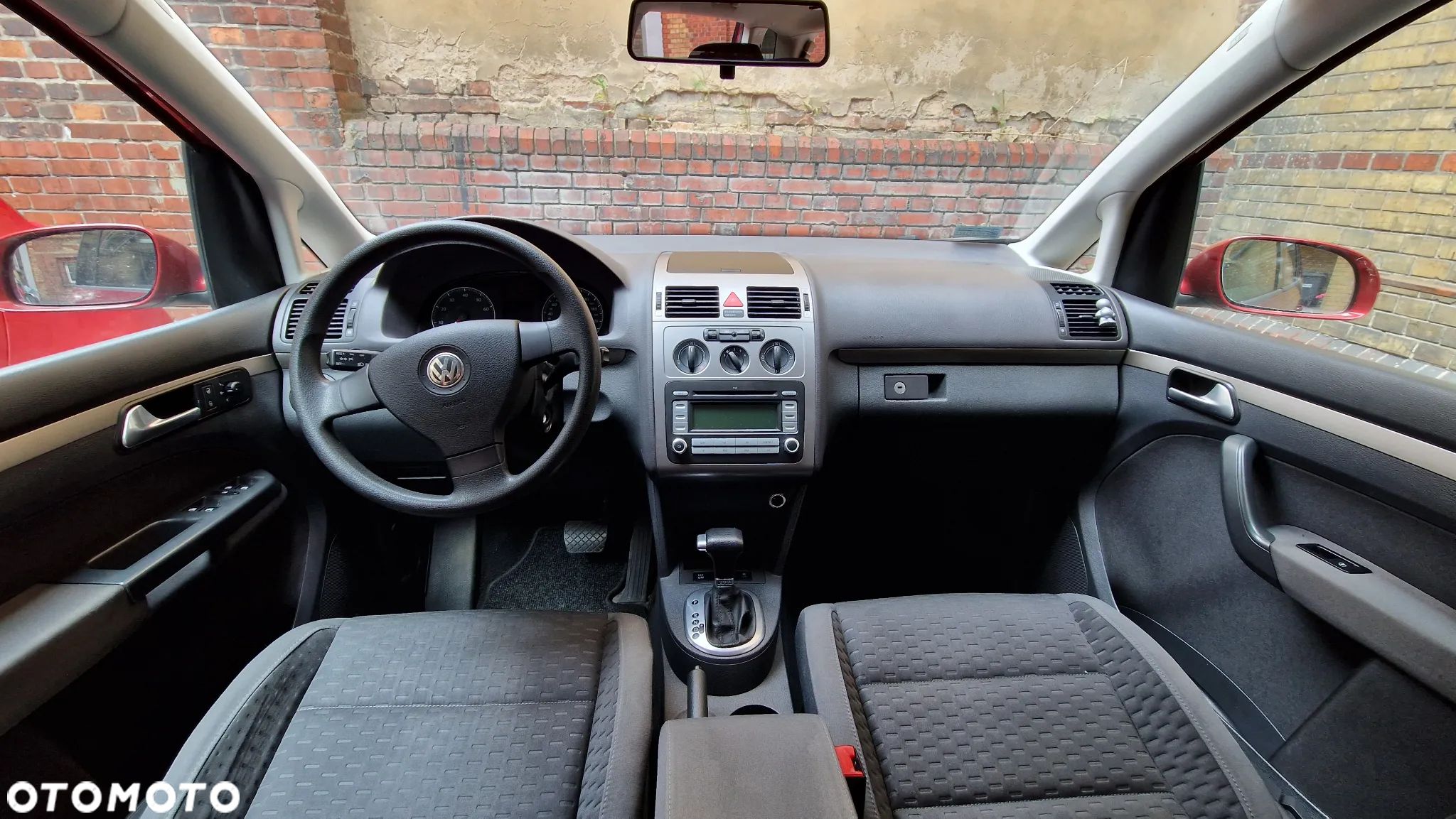 Volkswagen Touran 1.4 TSI Trendline DSG - 1
