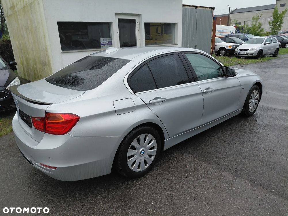 BMW Seria 3 320i Efficient Dynamics Edition Sport Line - 7