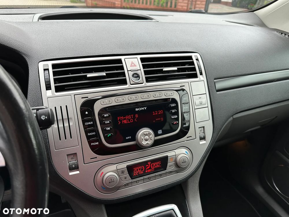 Ford Kuga - 12