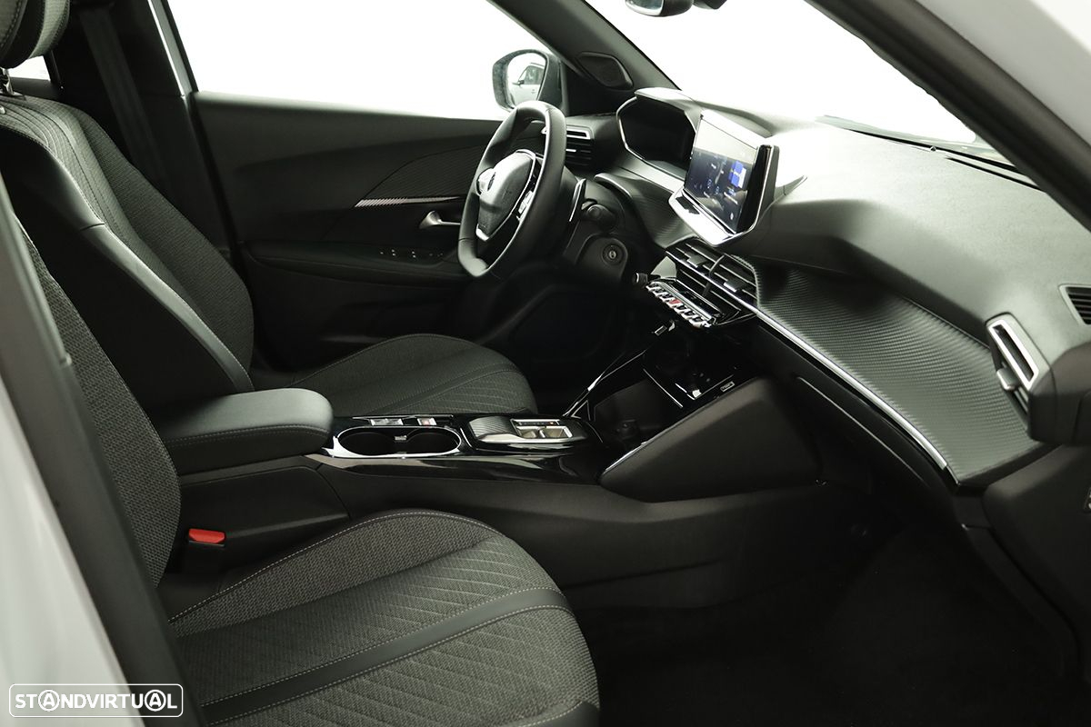 Peugeot 2008 1.2 PureTech Allure EAT8 - 22
