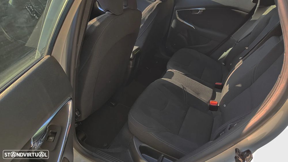 Volvo V40 ver-1-6-d2-eco-momentum - 6