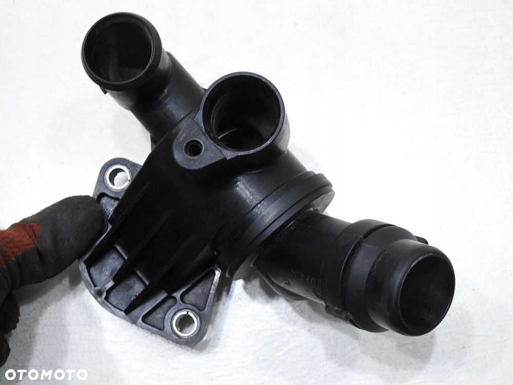 OBUDOWA TERMOSTATU AUDI A4 B7 2.0 TFSI 06D121111G - 4