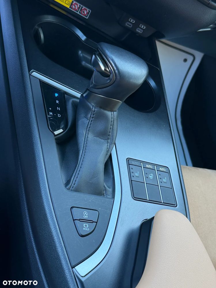 Lexus UX 200 GPF Business 2WD - 18