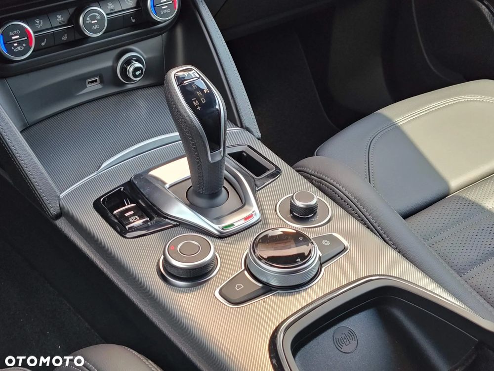 Alfa Romeo Stelvio 23 - 16