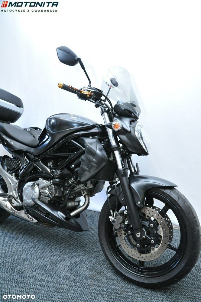 Suzuki Gladius - 8