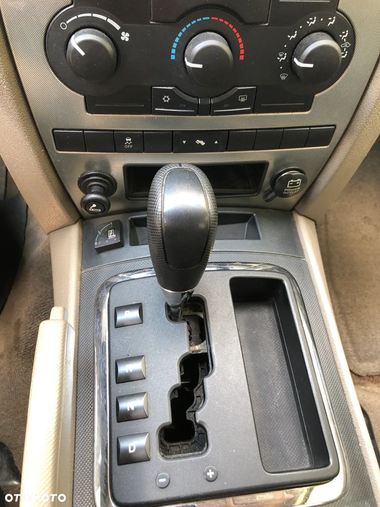 Jeep Grand Cherokee - 12