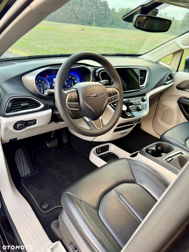 Chrysler Pacifica - 23