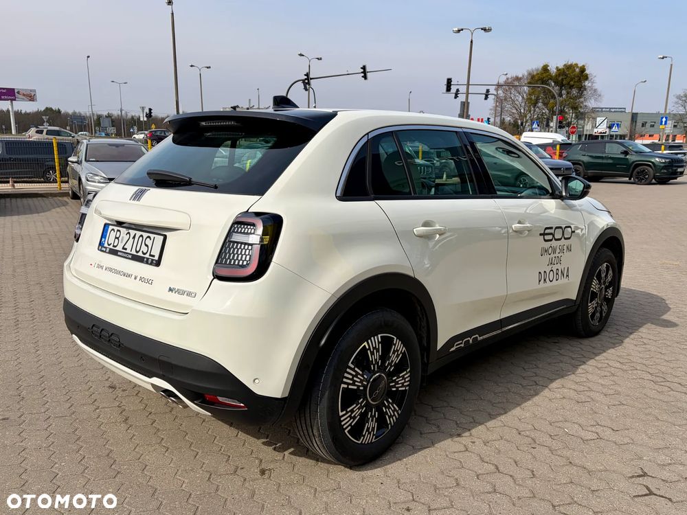 Fiat 600 1.2 Turbo eDCT - 6