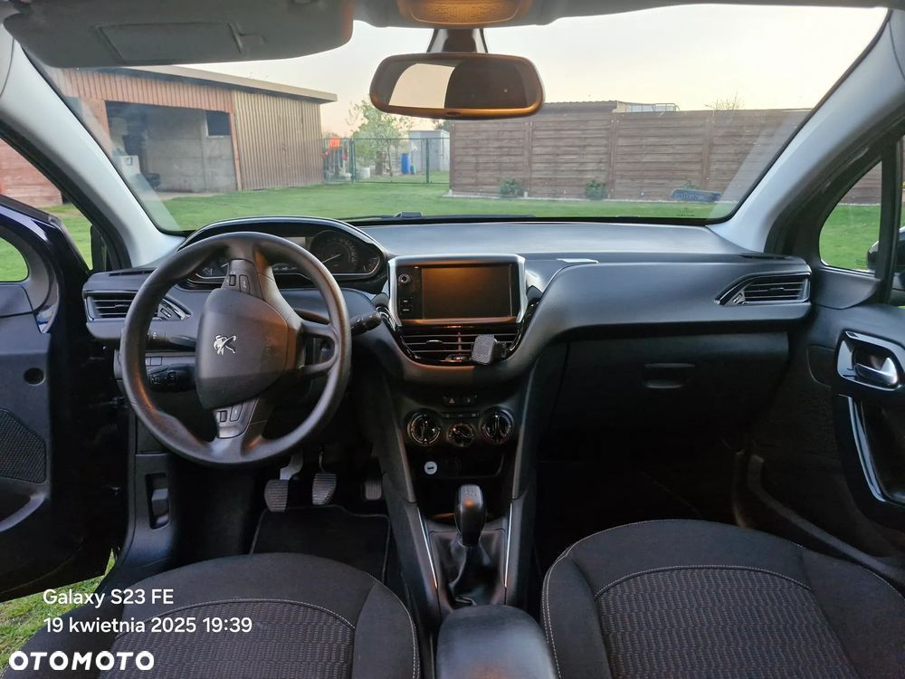 Peugeot 208 - 13