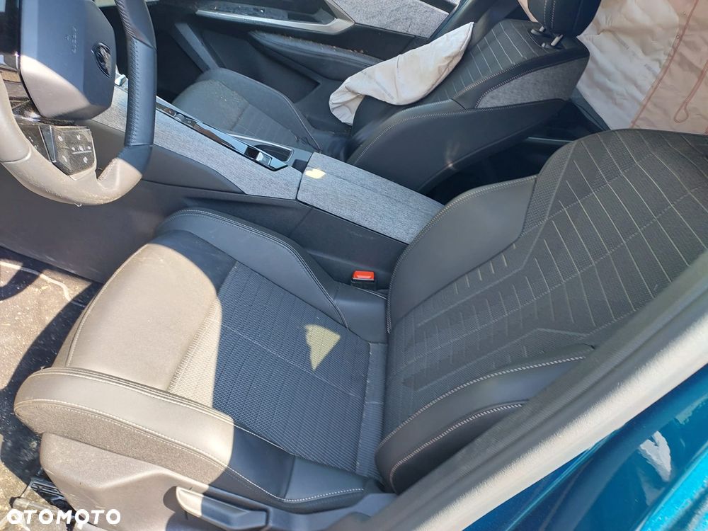Peugeot 3008 1.2 PureTech mHEV Allure Pack S&S e-DCS6 - 18