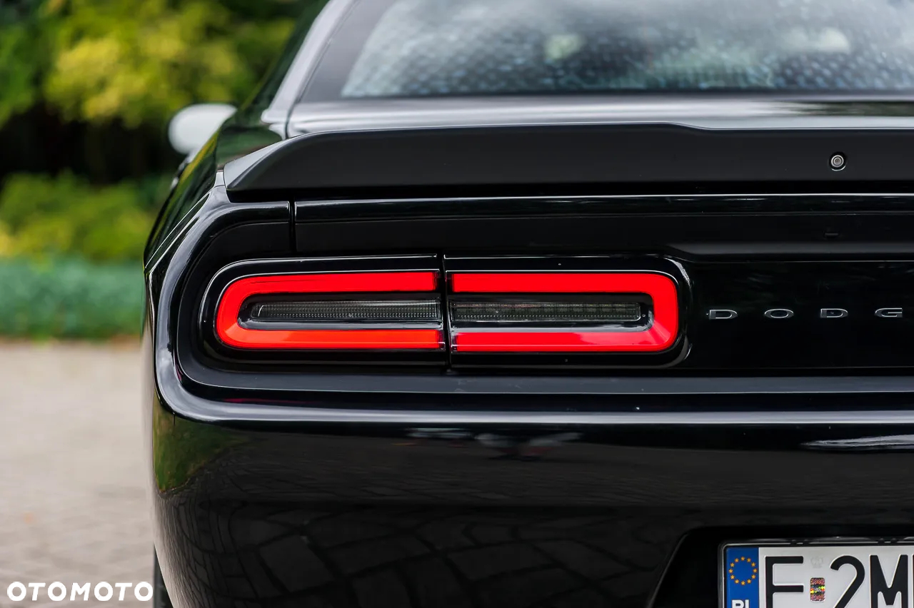 Dodge Challenger - 16