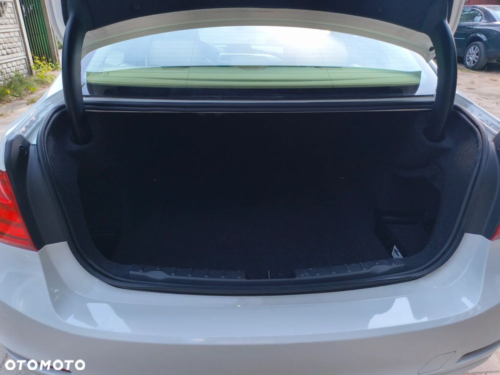 BMW Seria 3 320i Sport-Aut Luxury Line - 35