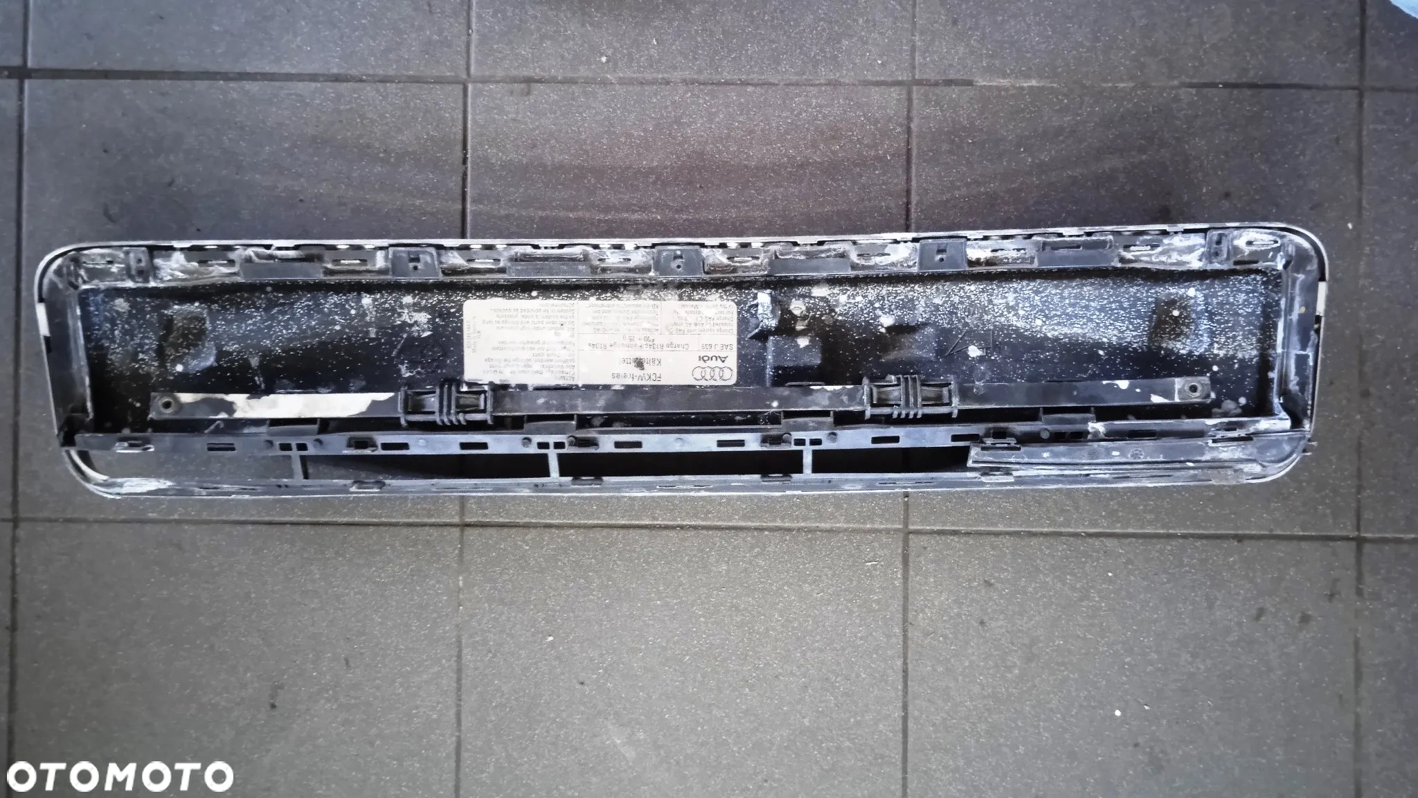 Grill Audi A2 S-line atrapa chłodnicy 8z0010183d - 4