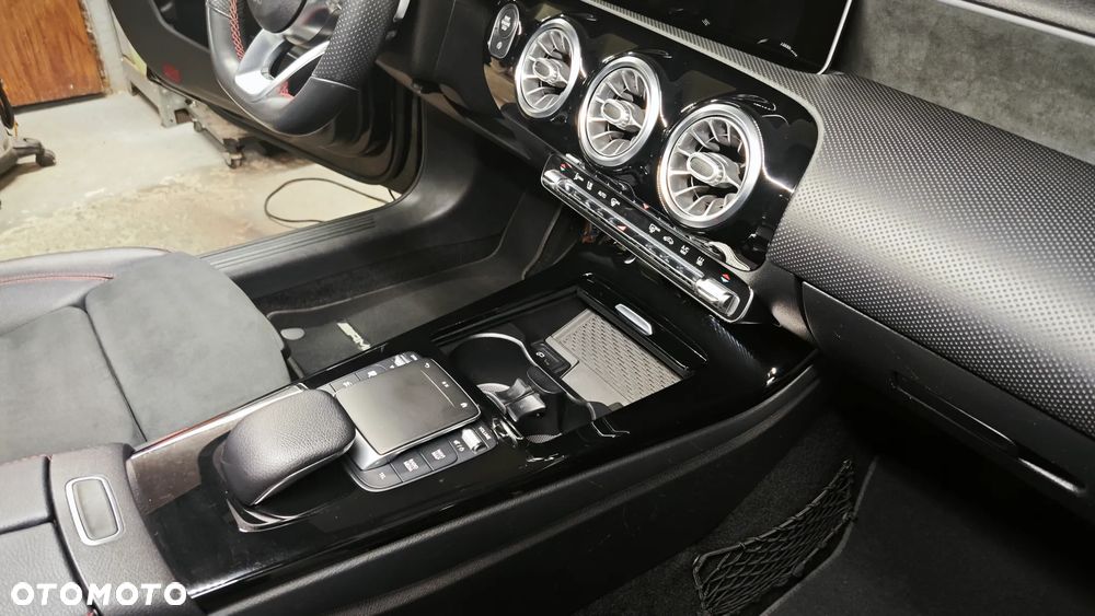 Mercedes-Benz CLA 250 4-Matic AMG Line 7G-DCT - 11