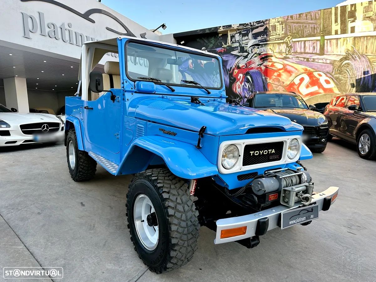 Toyota Land Cruiser - 1
