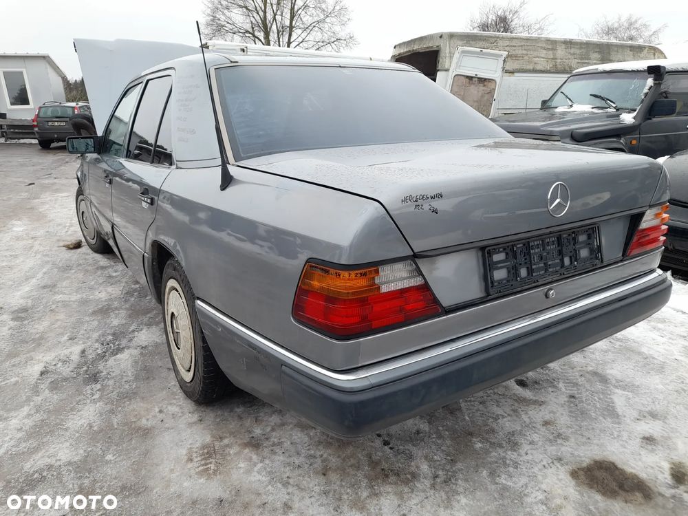 MERCEDES W124 KLAPA BAGAŻNIKA 122 - 26
