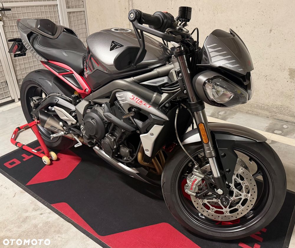 Triumph Street Triple - 1