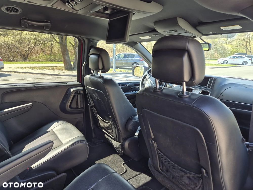 Chrysler Town & Country - 15