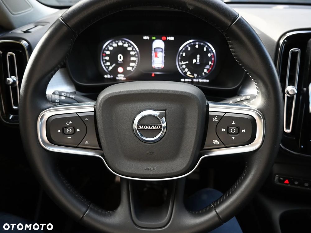 Volvo XC 40 T3 Momentum - 25