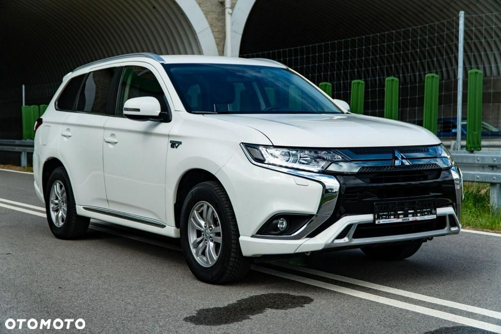 Mitsubishi Outlander 2.4 4WD Plus - 30