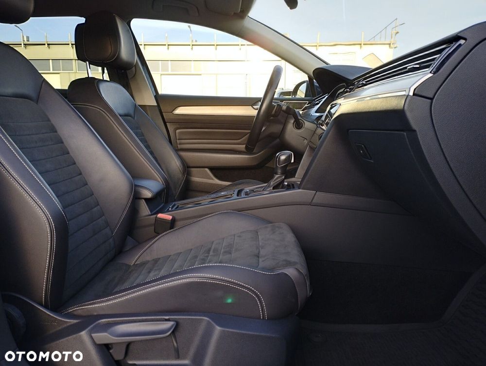 Volkswagen Passat Variant 2.0 TDI Elegance DSG - 24