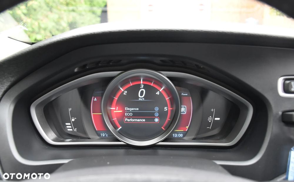 Volvo V40 D2 Momentum - 25