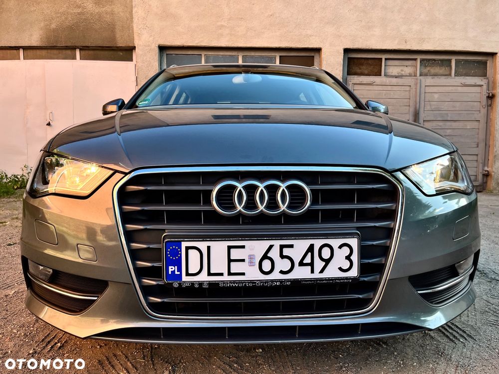 Audi A3 Sportback 1.6 TDI DPF S tronic Ambiente - 2