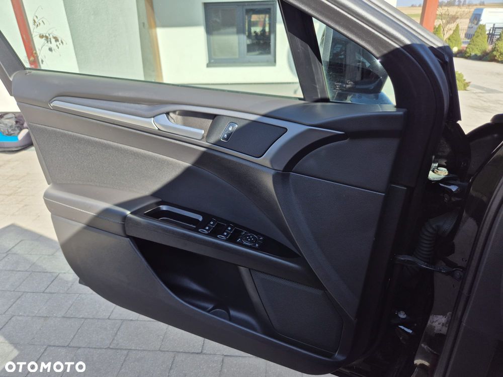 Ford Mondeo 2.0 TDCi Titanium PowerShift - 26