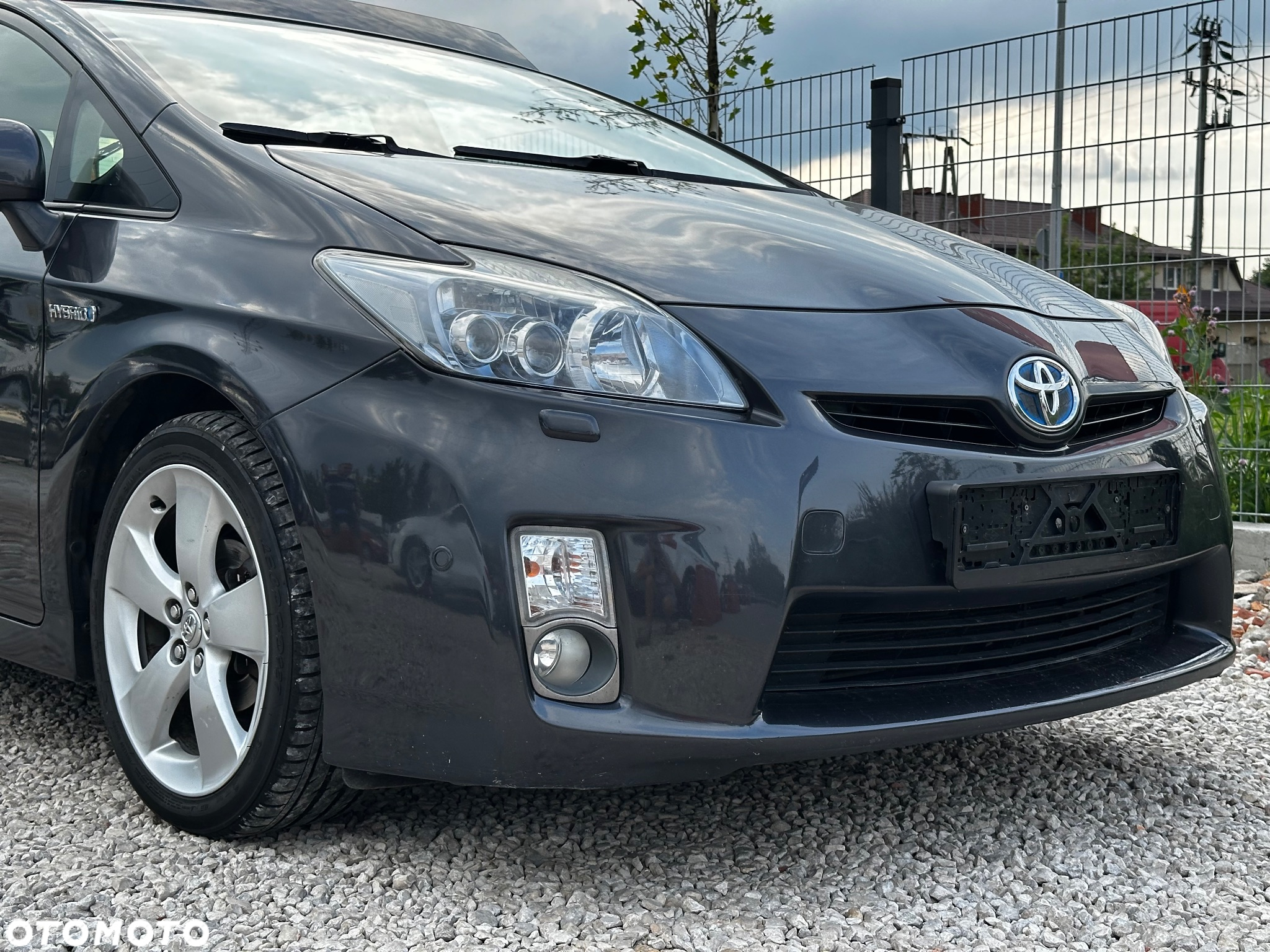 Toyota Prius (Hybrid) Executive - 12